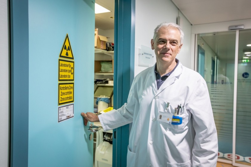 Luca Ceriani nel Centro PET-CT  dell’ospedale Civico di Lugano (foto di Chiara Micci/Garbani)