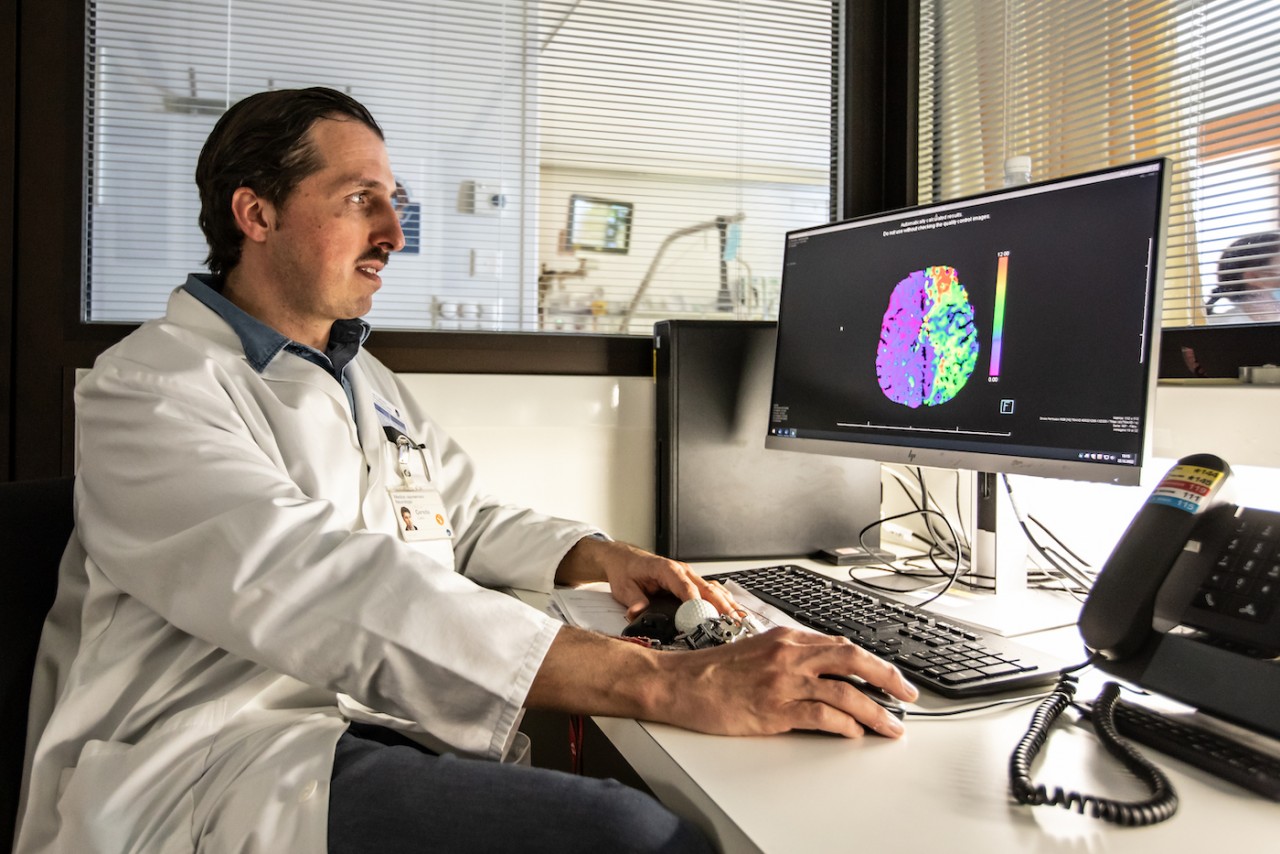 Carlo Cereda, co-responsabile dello Stroke Center dell’Ente Ospedaliero Cantonale (foto di Chiara Micci / Garbani) Carlo Cereda, co-responsabile dello Stroke Center dell’Ente Ospedaliero Cantonale (foto di Chiara Micci / Garbani)