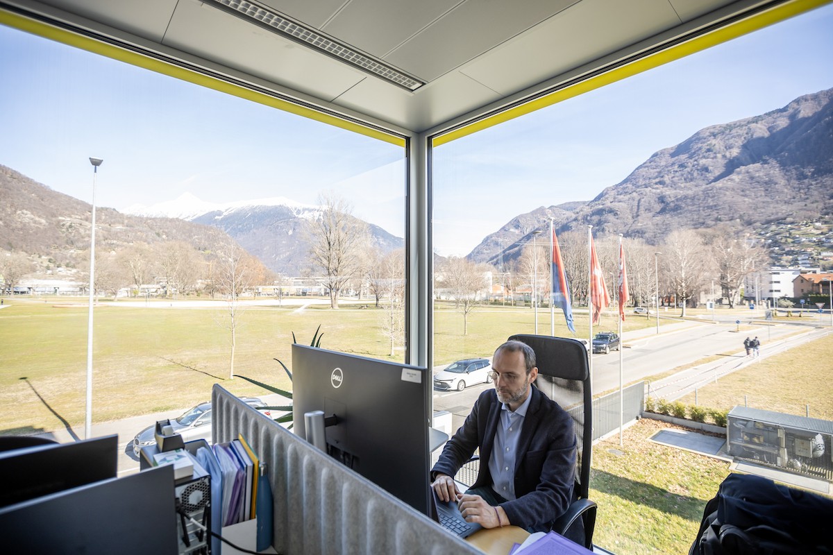 L’ufficio di Matteo Moretti nel palazzo di Bios+ a Bellinzona (foto di Chiara Micci/Garbani) L’ufficio di Matteo Moretti nel palazzo di Bios+ a Bellinzona (foto di Chiara Micci/Garbani)