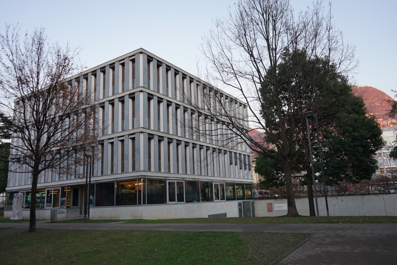 La palazzina che ospita la Facoltà di teologia, in via Buffi a Lugano (foto di Alberto Celesti) La palazzina che ospita la Facoltà di teologia, in via Buffi a Lugano (foto di Alberto Celesti)