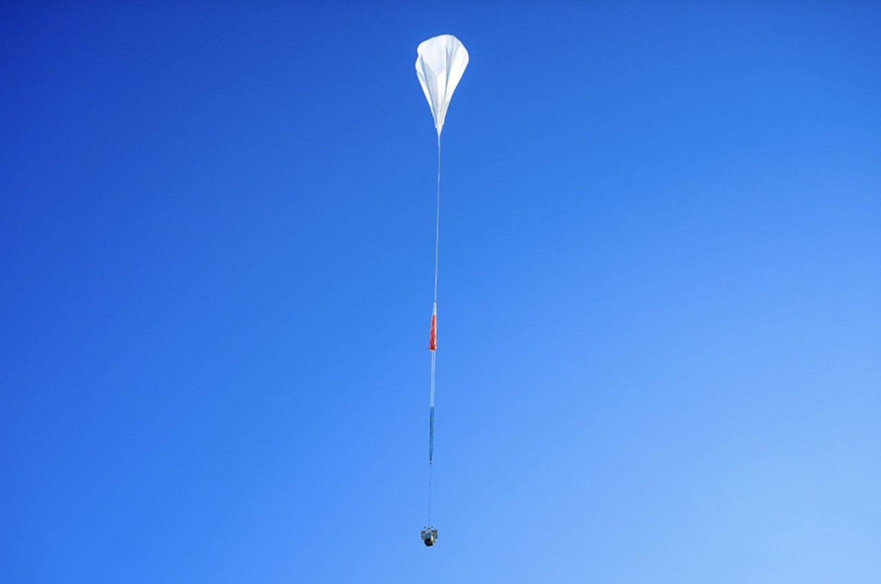 Il pallone aerostatico di grandi dimensioni che ha portato nella stratosfera il telescopio solare Sunrise III (foto tratta dal sito della Swedish Space Corporation) Il pallone aerostatico di grandi dimensioni che ha portato nella stratosfera il telescopio solare Sunrise III (foto tratta dal sito della Swedish Space Corporation)