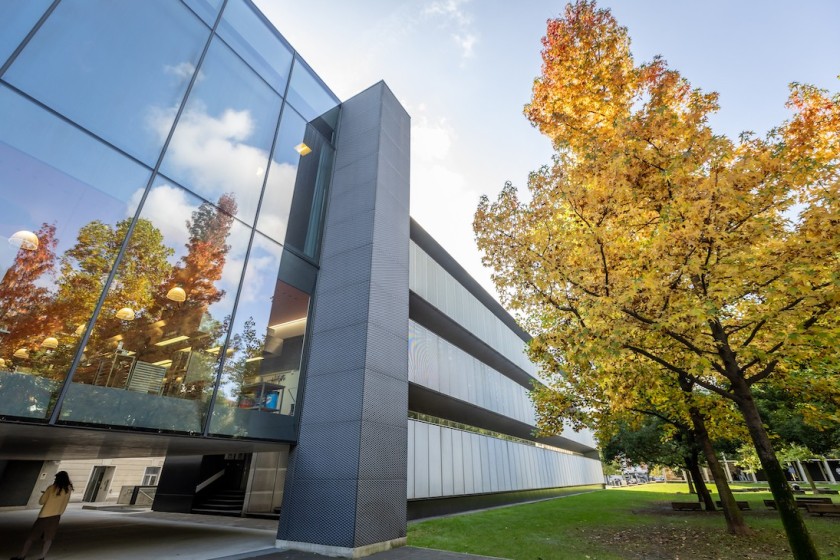 Der „Schwarze Palast“ auf dem Westcampus von Lugano, in dem die Fakultät für Informatik bei ihrer Gründung untergebracht war (Foto von Chiara Micci / Garbani)