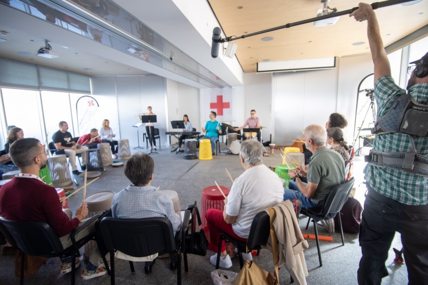 Un laboratorio con persone malate di Parkinson nell’ambito del progetto "Music Park” (organizzato da Conservatorio di Lugano, Clinica Hildebrand e Neurocentro). Foto Ti-Press 