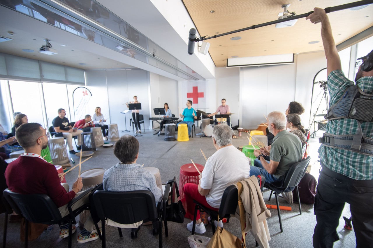 Un laboratorio con persone malate di Parkinson nell’ambito del progetto "Music Park” (organizzato da Conservatorio di Lugano, Clinica Hildebrand e Neurocentro). Foto Ti-Press Un laboratorio con persone malate di Parkinson nell’ambito del progetto "Music Park” (organizzato da Conservatorio di Lugano, Clinica Hildebrand e Neurocentro). Foto Ti-Press