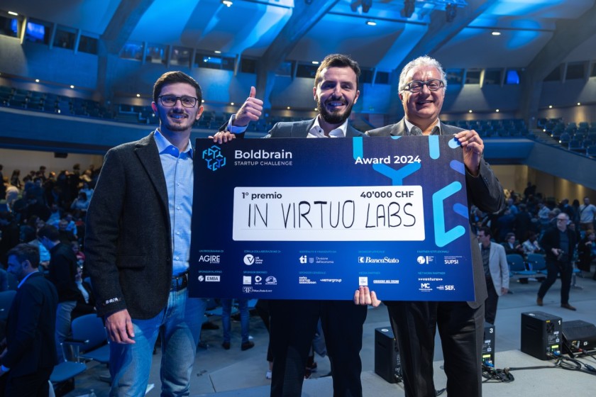 Il team della startup "In Virtuo Laboratories", che ha vinto il primo premio (© Ti-Press / Fondazione Agire / Massimo Piccoli)