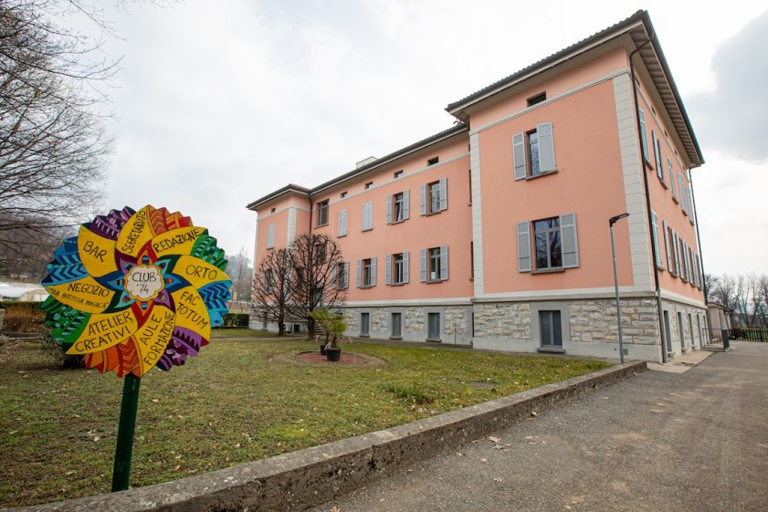 Uno degli edifici gestiti dall’Organizzazione Sociopsichiatrica Cantonale (OSC) a Mendrisio (foto di Chiara Micci / Garbani)