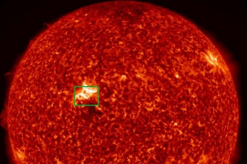 Anche la NASA utilizza satelliti "specializzati" per studiare la superficie del sole. In questa immagine (© NASA), la nostra stella osservata nell’ultravioletto dal satellite SDO (Solar Dynamics Observatory)  