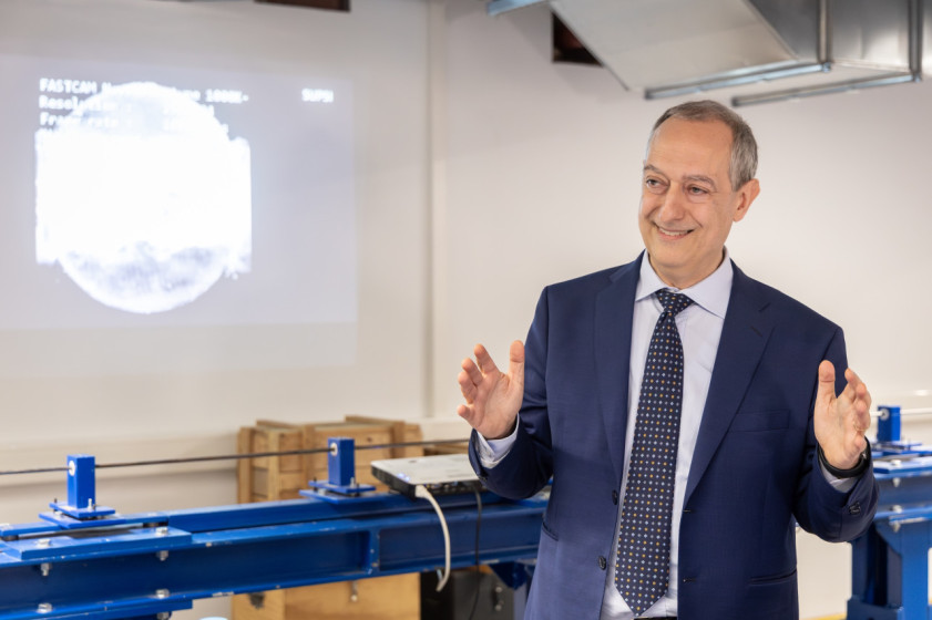 Ezio Cadoni, professore ordinario in Meccanica dei materiali e delle strutture alla SUPSI e responsabile del Laboratorio DynaMat (foto di Chiara Micci / Garbani) Ezio Cadoni, professore ordinario in Meccanica dei materiali e delle strutture alla SUPSI e responsabile del Laboratorio DynaMat (foto di Chiara Micci / Garbani)